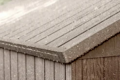 Casetta da Giardino Marrone Nero Resistente Agli Agenti Atmosferici Presenza Finestre 126x185x205h cm, Tetto a due Falde - Sallisaw